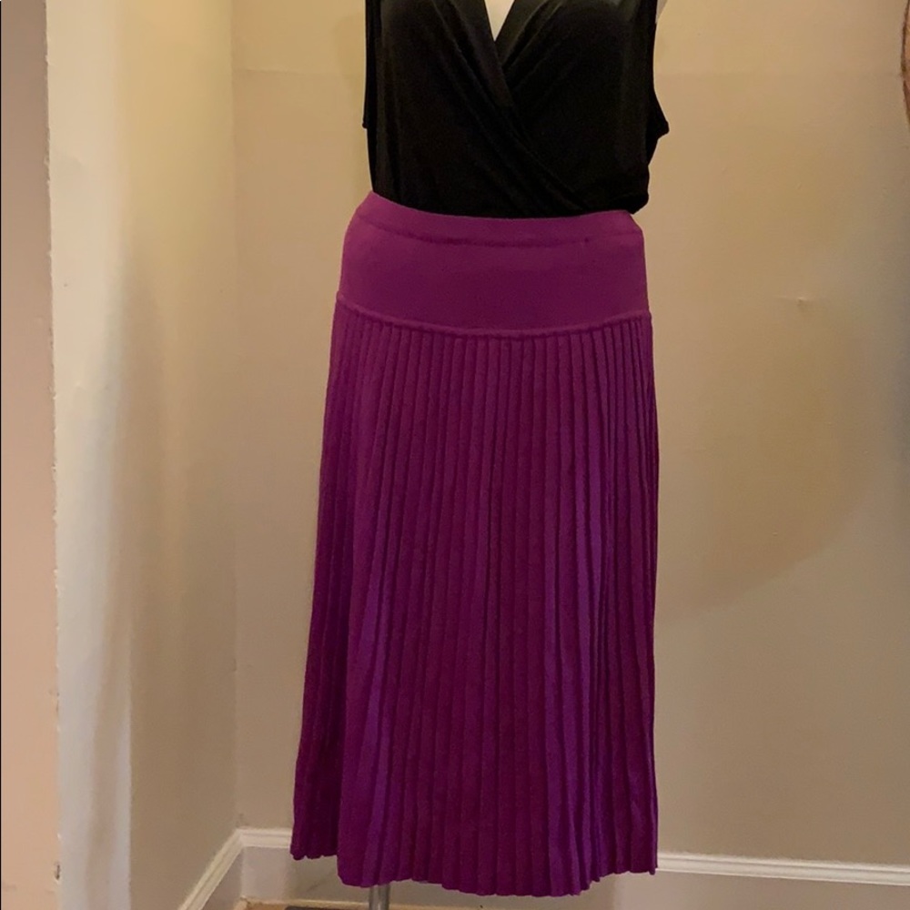 Magenta tablet skirt